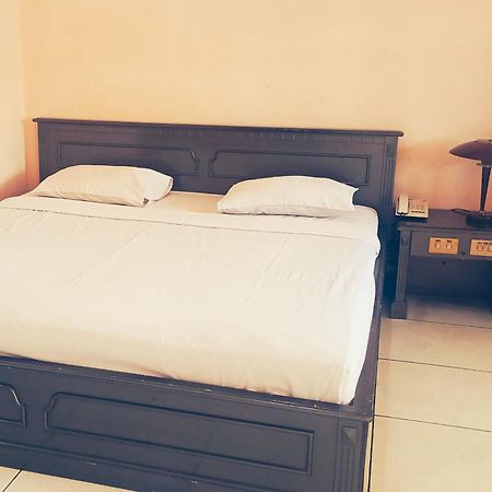 Hotel Wijaya Purwokerto Exteriör bild