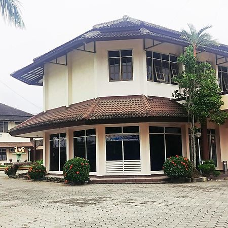 Hotel Wijaya Purwokerto Exteriör bild
