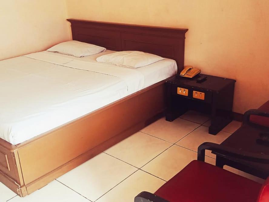 Hotel Wijaya Purwokerto Exteriör bild