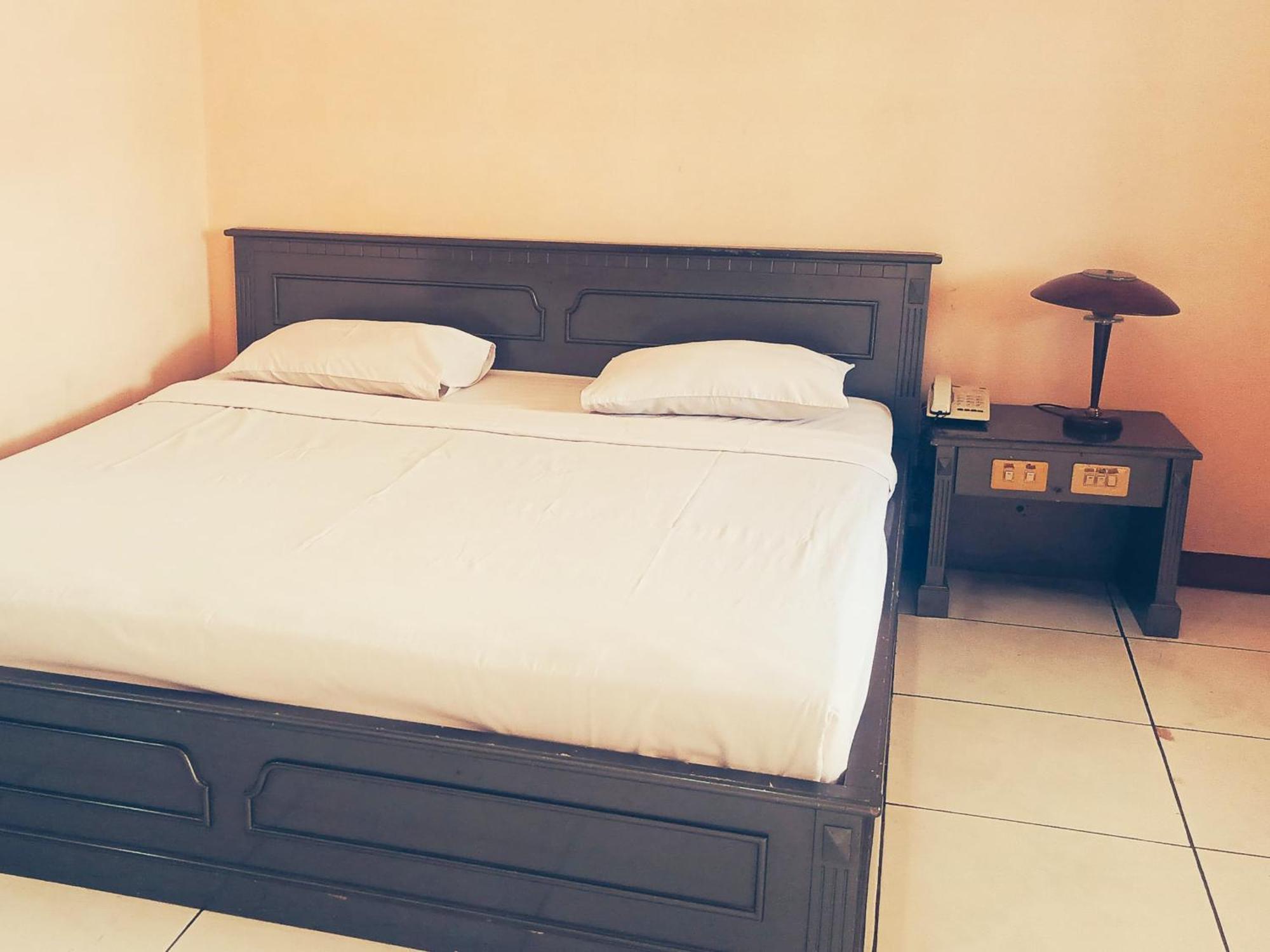 Hotel Wijaya Purwokerto Exteriör bild