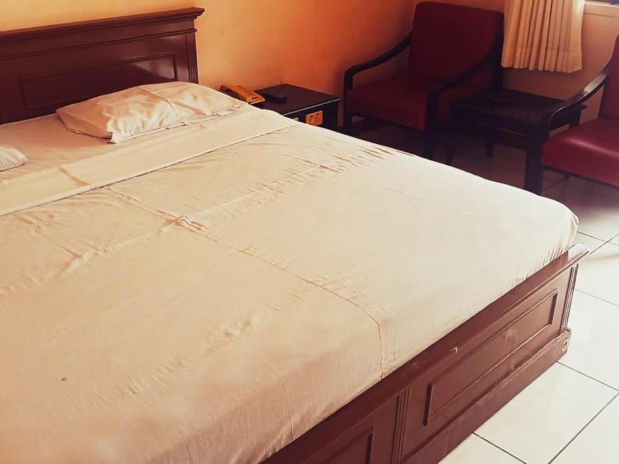 Hotel Wijaya Purwokerto Exteriör bild