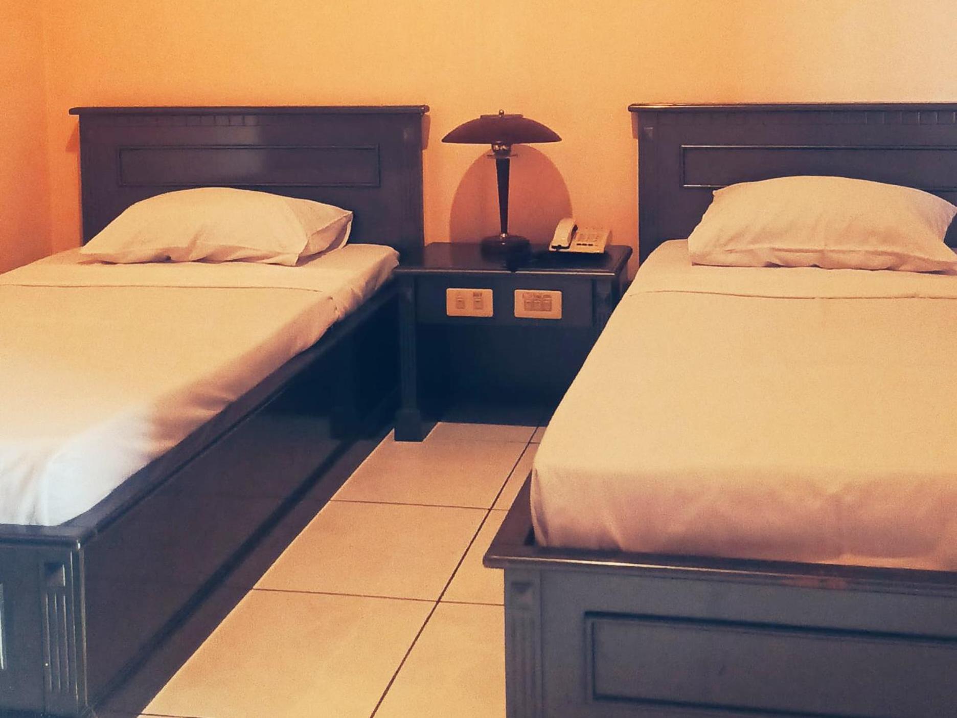 Hotel Wijaya Purwokerto Exteriör bild