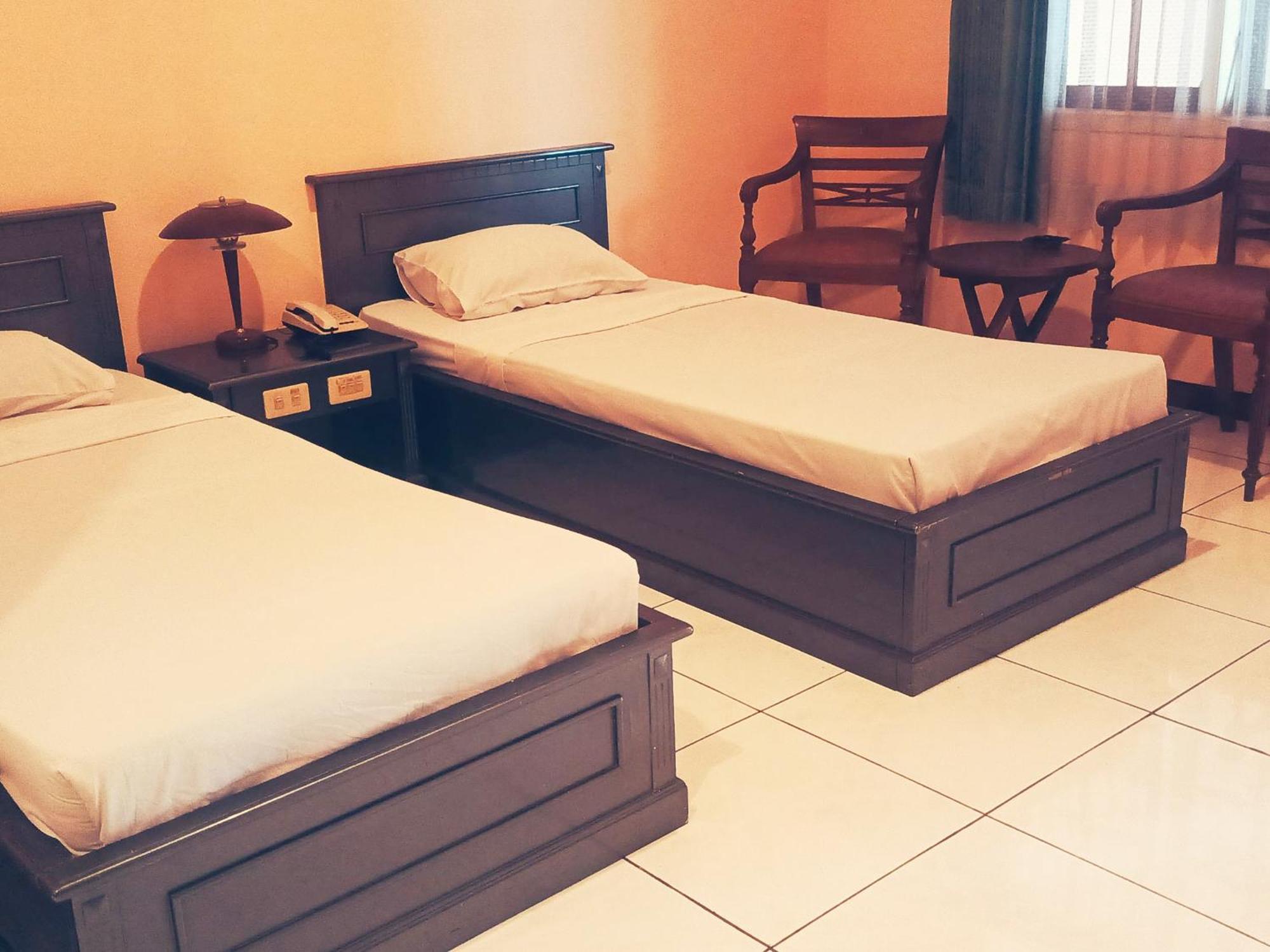 Hotel Wijaya Purwokerto Exteriör bild