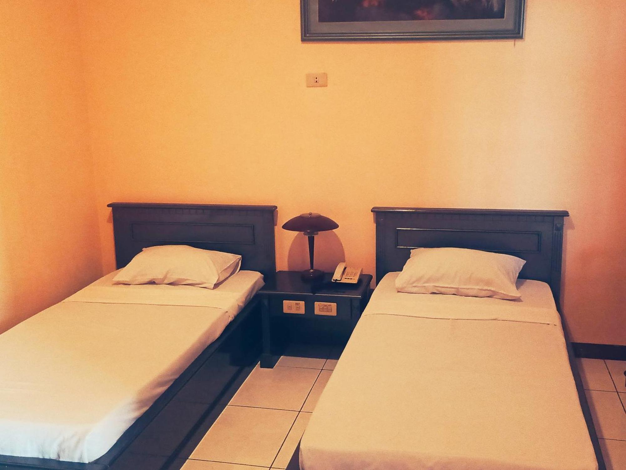 Hotel Wijaya Purwokerto Exteriör bild