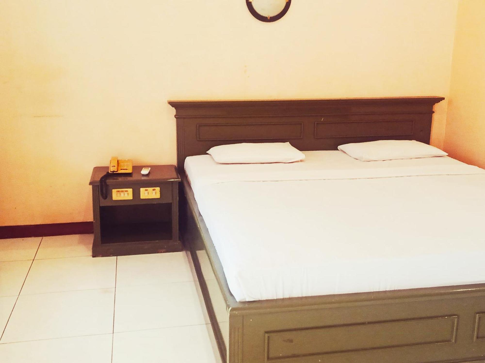 Hotel Wijaya Purwokerto Exteriör bild