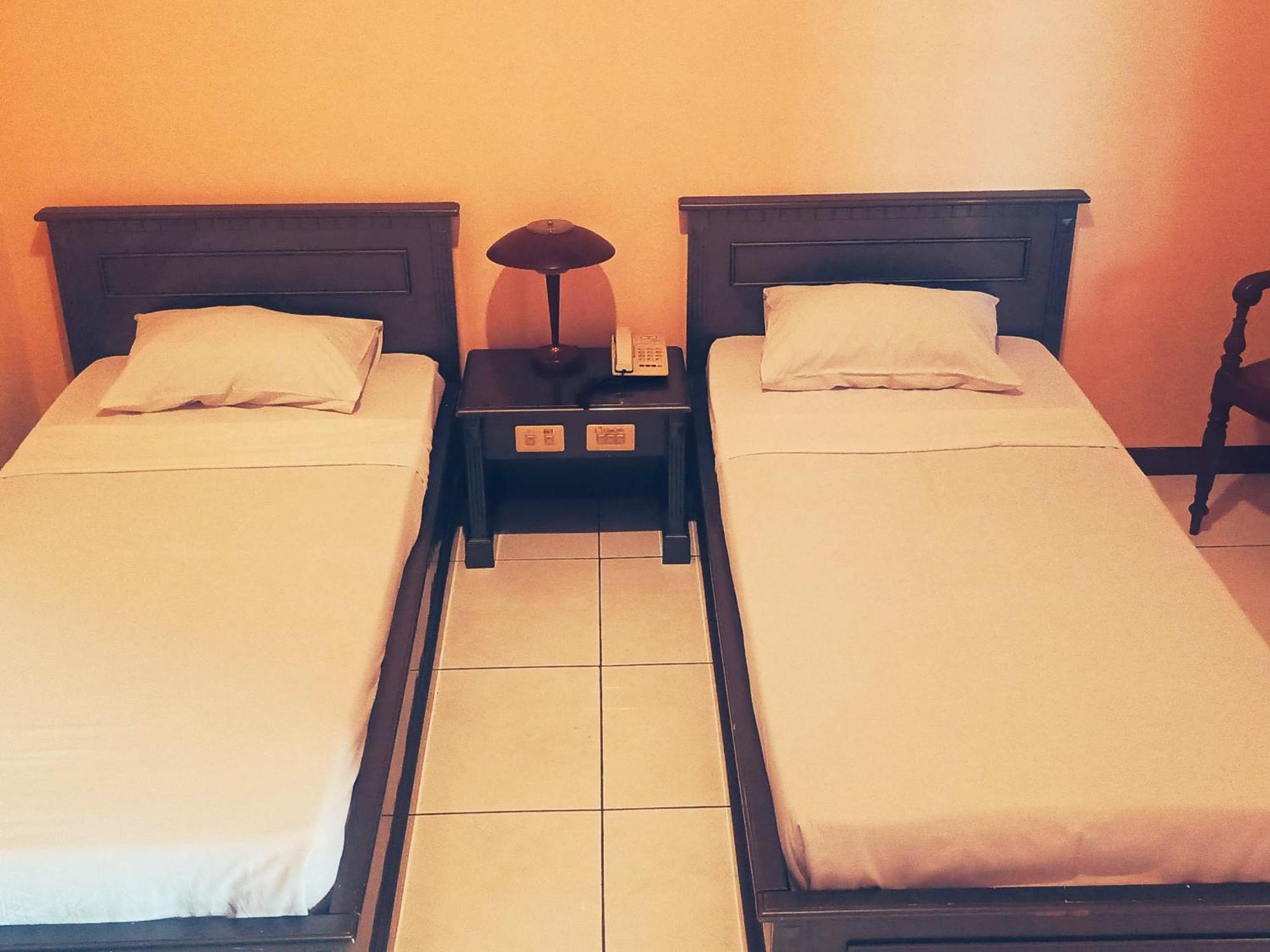 Hotel Wijaya Purwokerto Exteriör bild