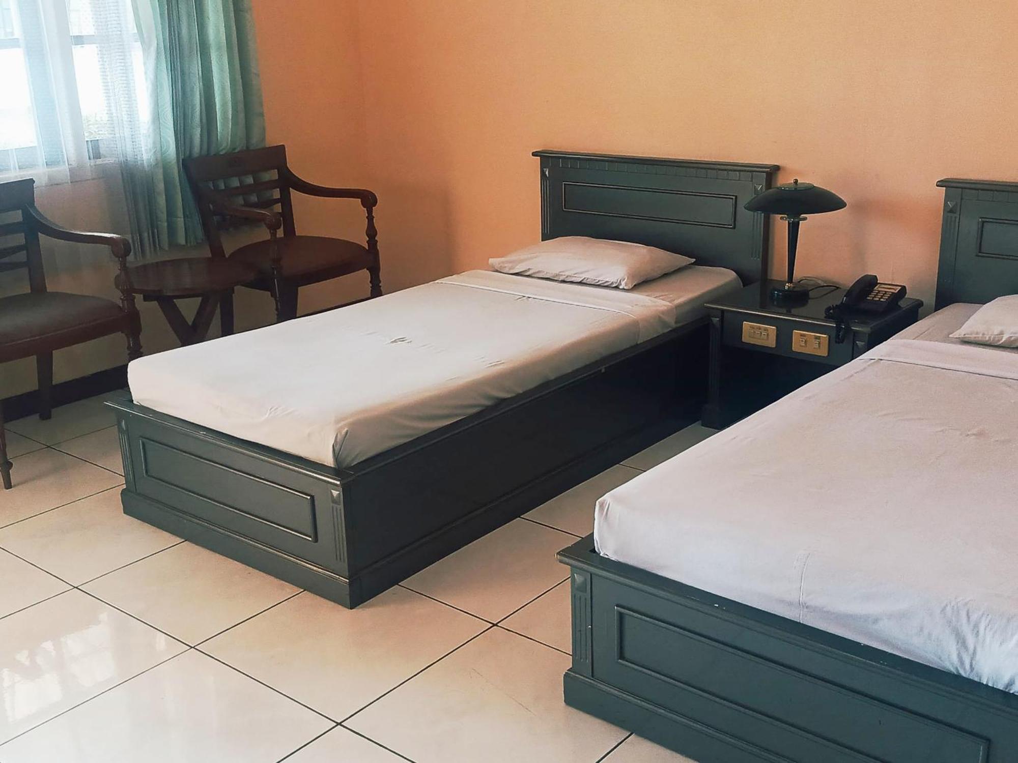 Hotel Wijaya Purwokerto Exteriör bild