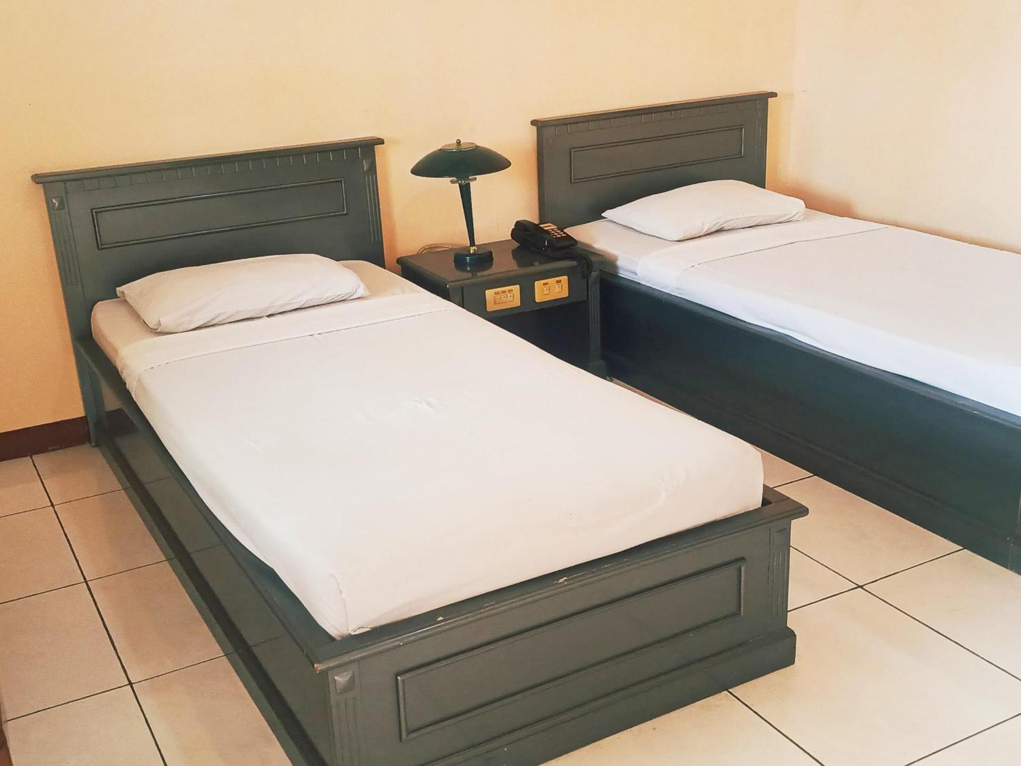 Hotel Wijaya Purwokerto Exteriör bild