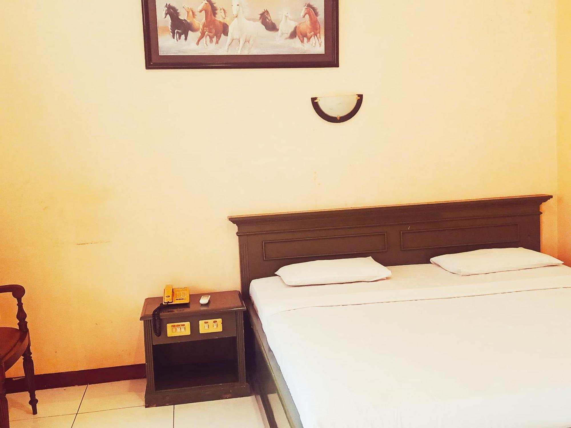 Hotel Wijaya Purwokerto Exteriör bild