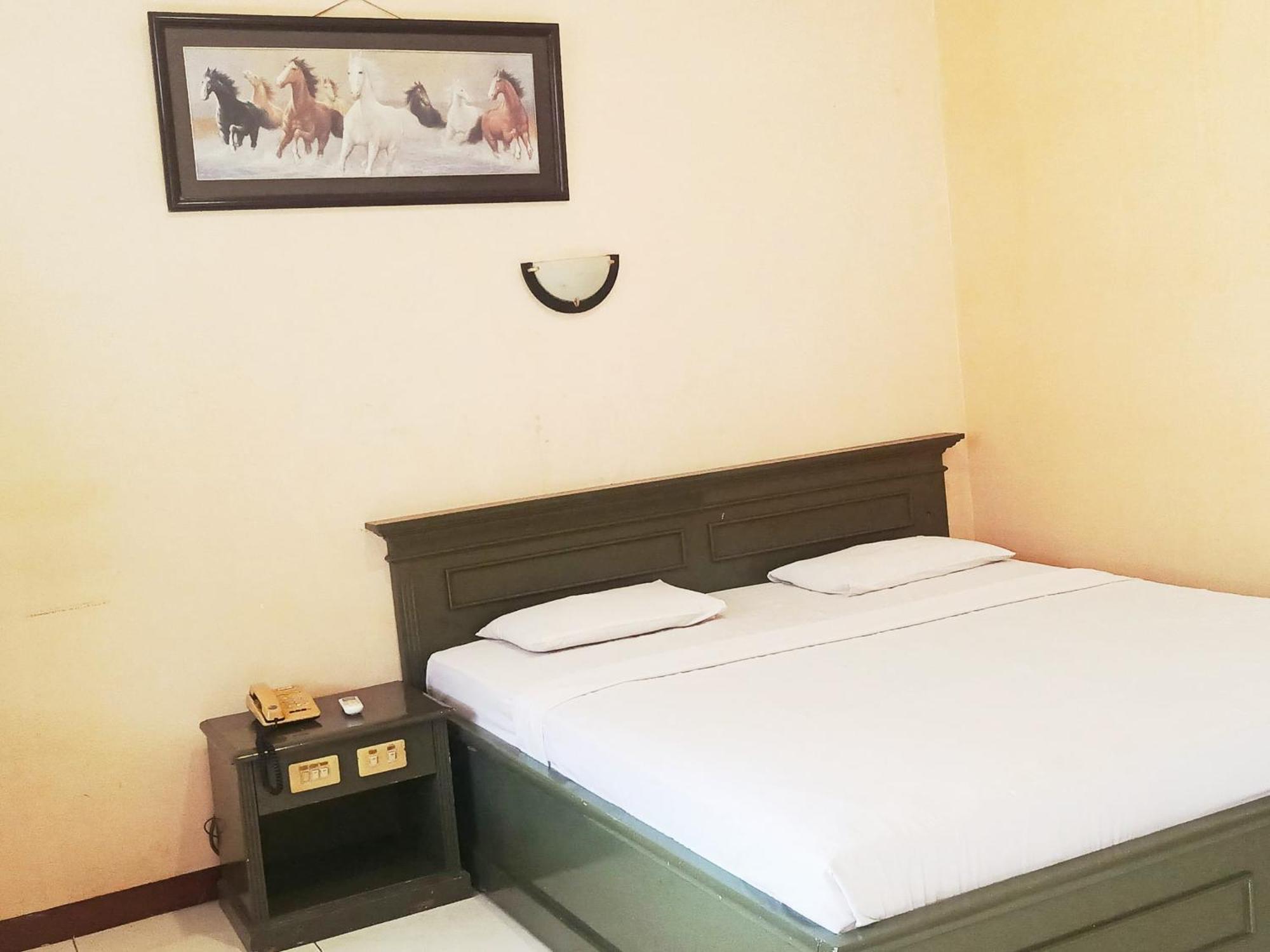 Hotel Wijaya Purwokerto Exteriör bild