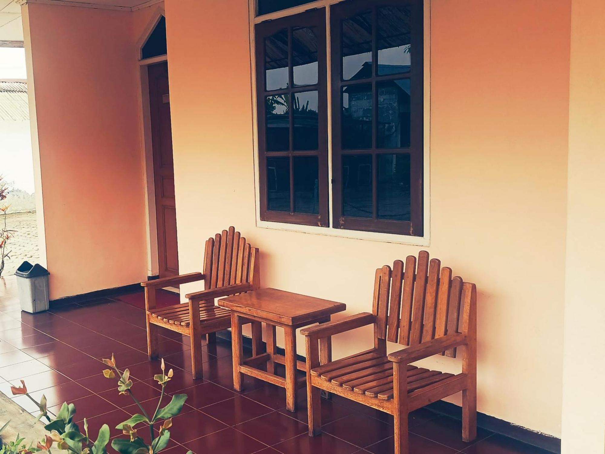 Hotel Wijaya Purwokerto Exteriör bild