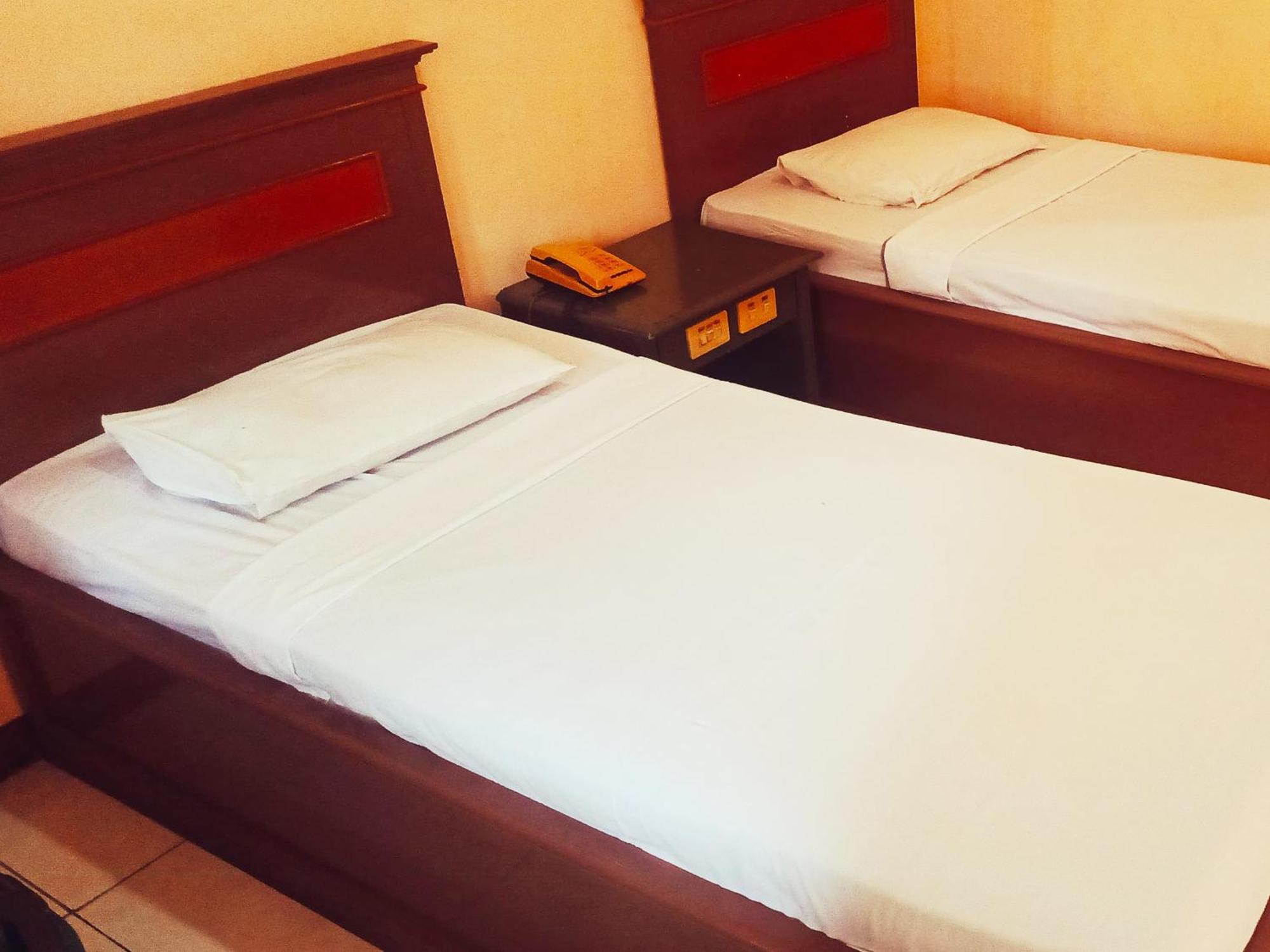 Hotel Wijaya Purwokerto Exteriör bild
