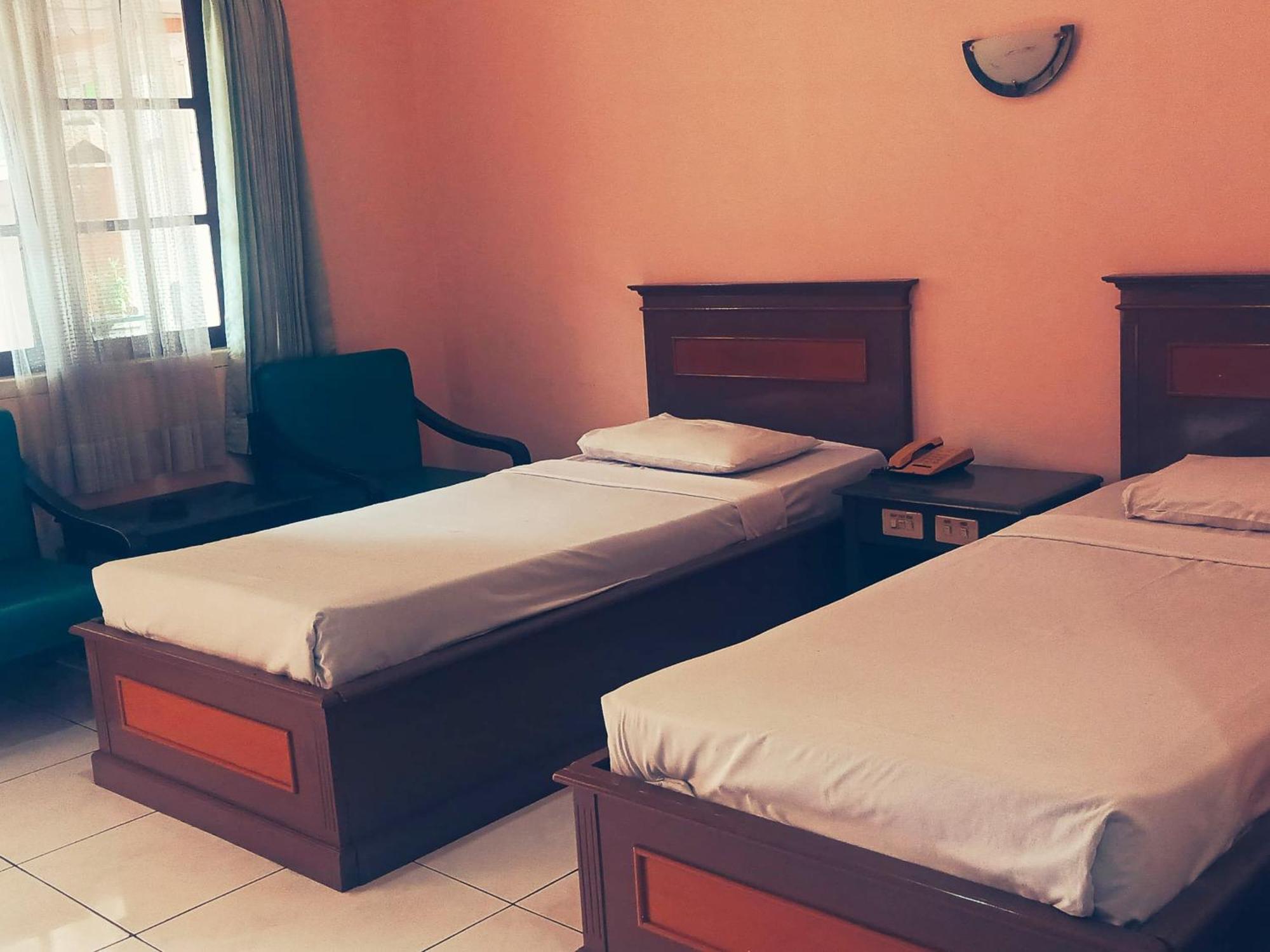 Hotel Wijaya Purwokerto Exteriör bild