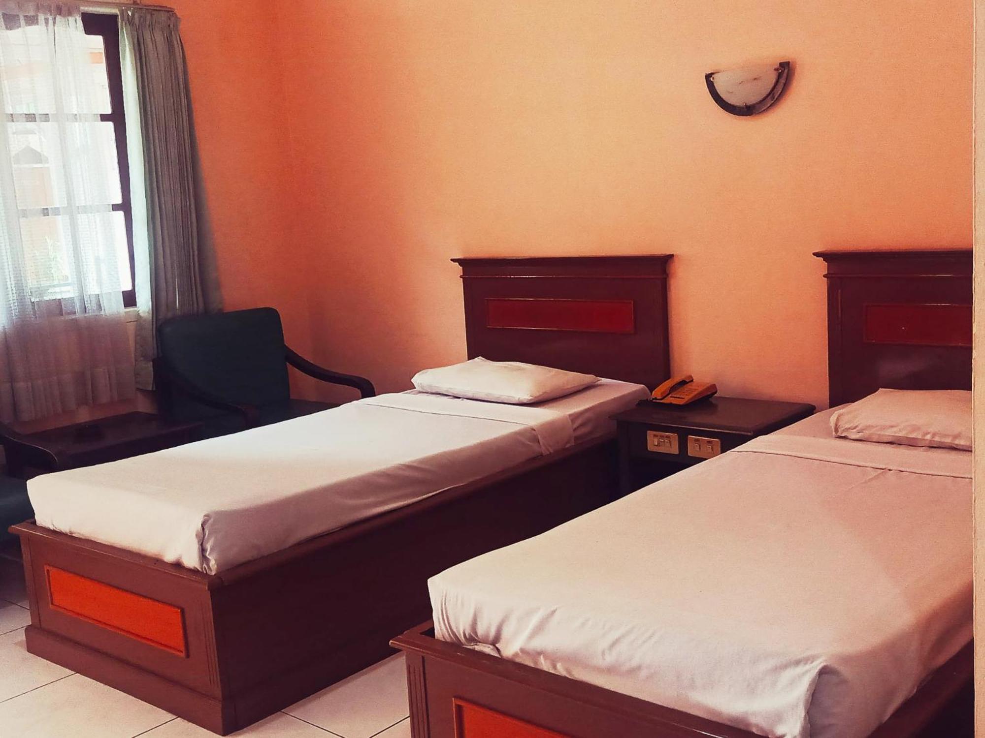 Hotel Wijaya Purwokerto Exteriör bild