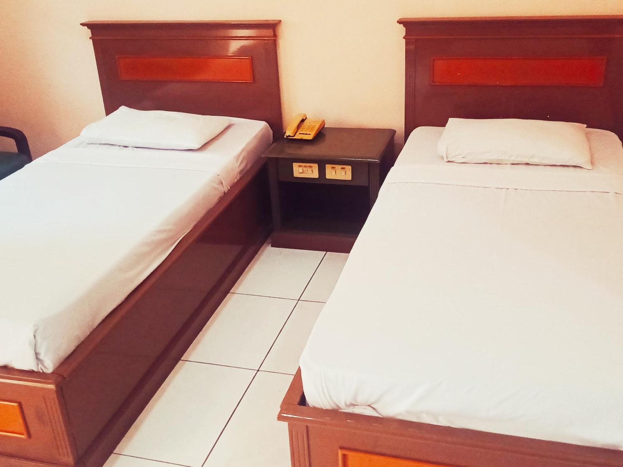 Hotel Wijaya Purwokerto Exteriör bild
