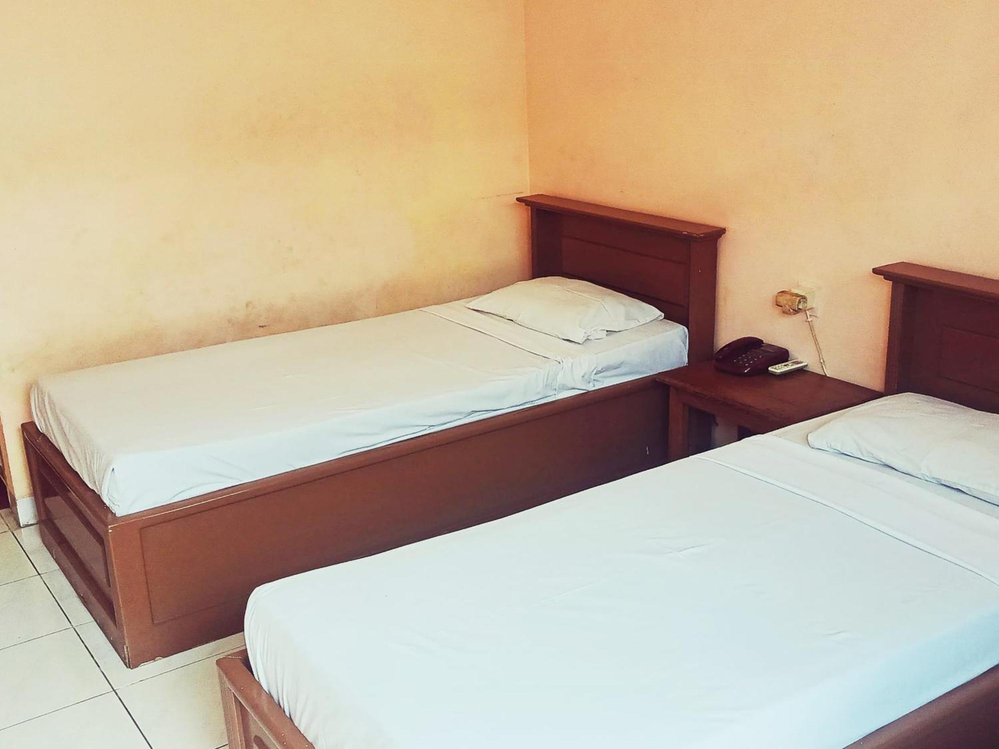 Hotel Wijaya Purwokerto Exteriör bild