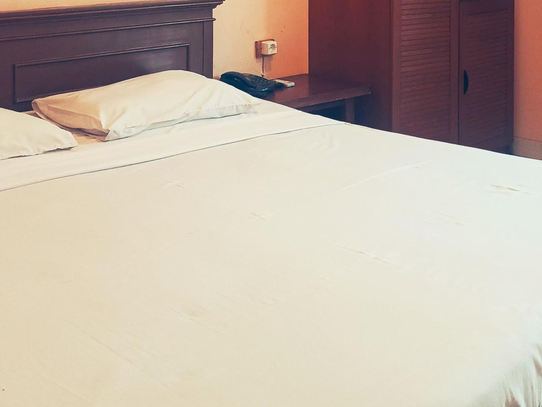 Hotel Wijaya Purwokerto Exteriör bild