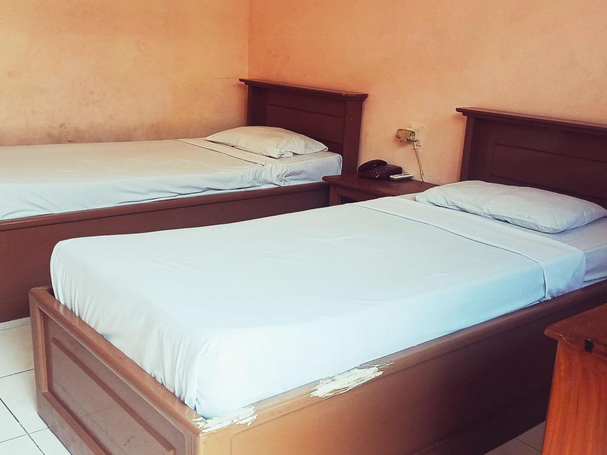 Hotel Wijaya Purwokerto Exteriör bild