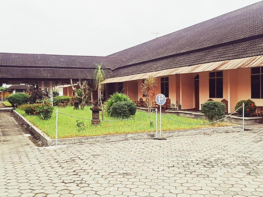 Hotel Wijaya Purwokerto Exteriör bild