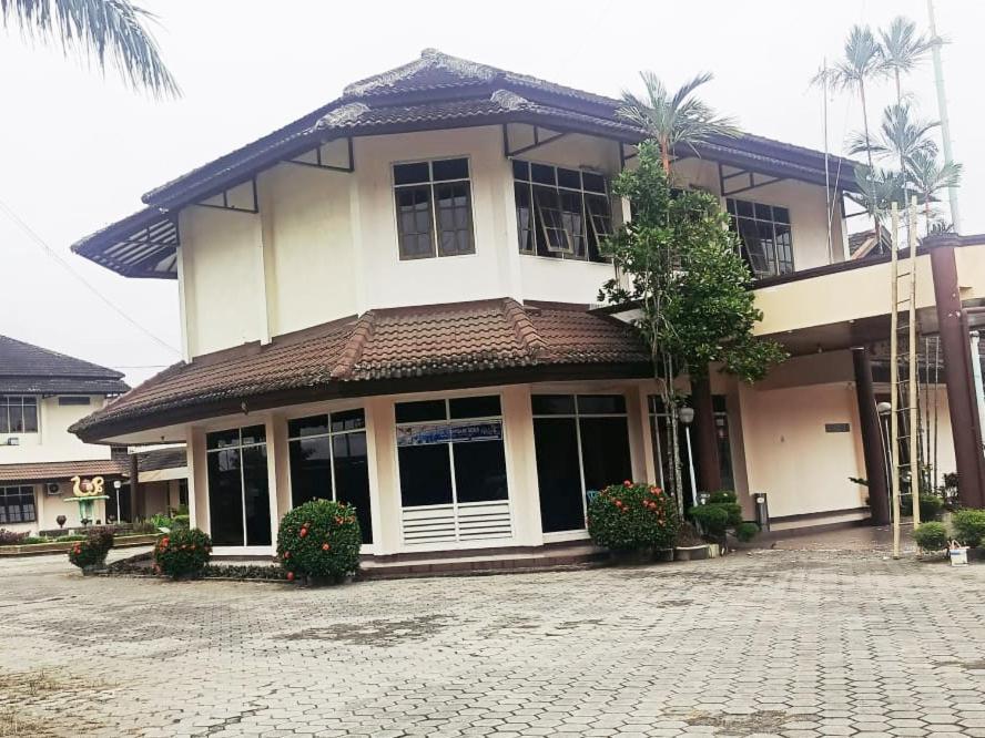 Hotel Wijaya Purwokerto Exteriör bild