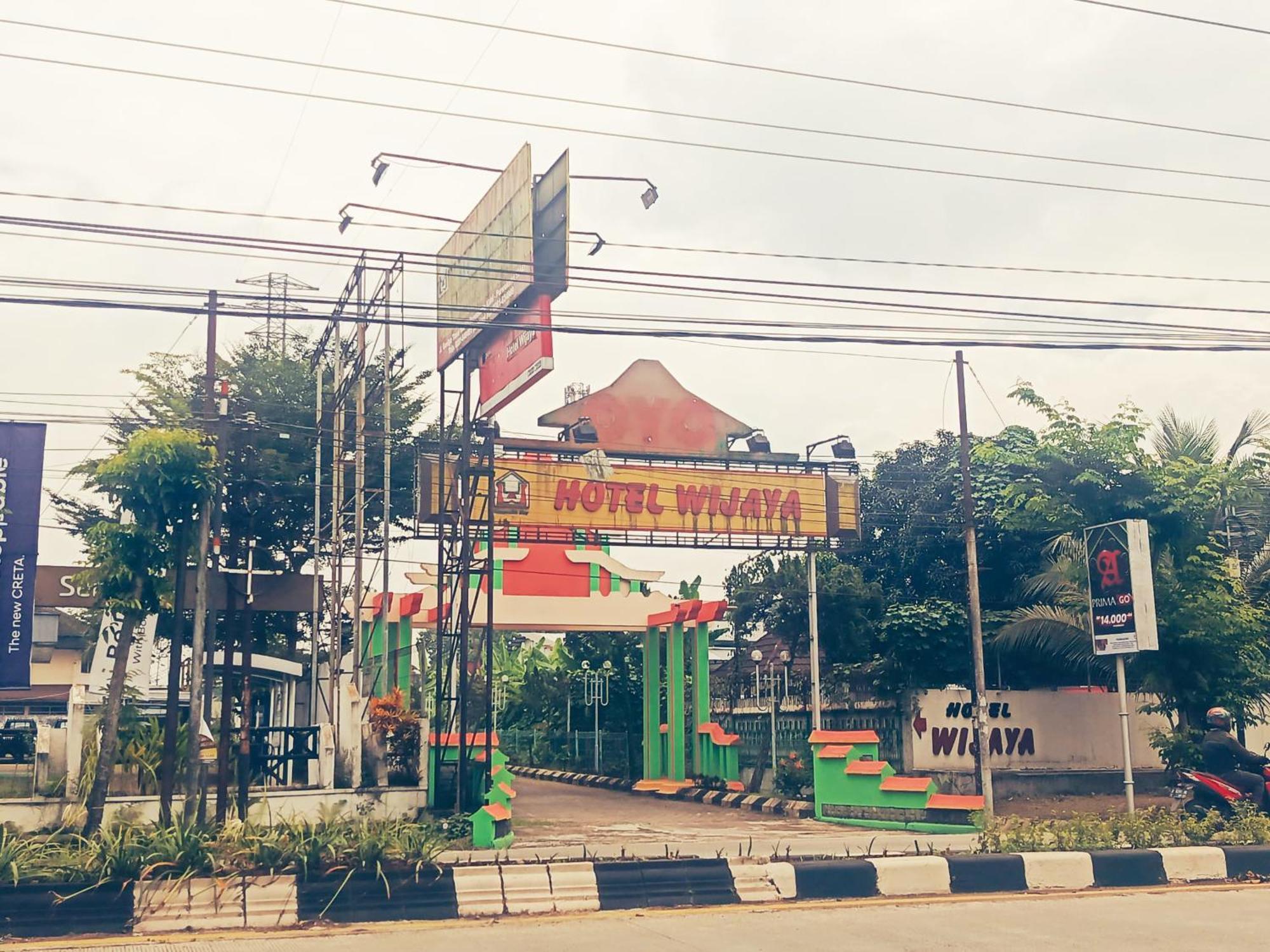 Hotel Wijaya Purwokerto Exteriör bild