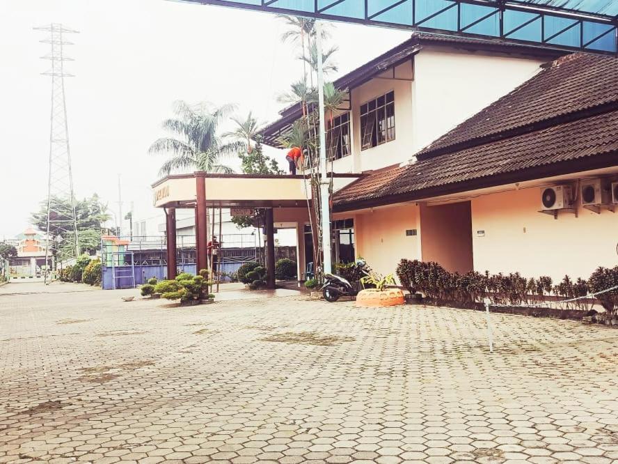 Hotel Wijaya Purwokerto Exteriör bild
