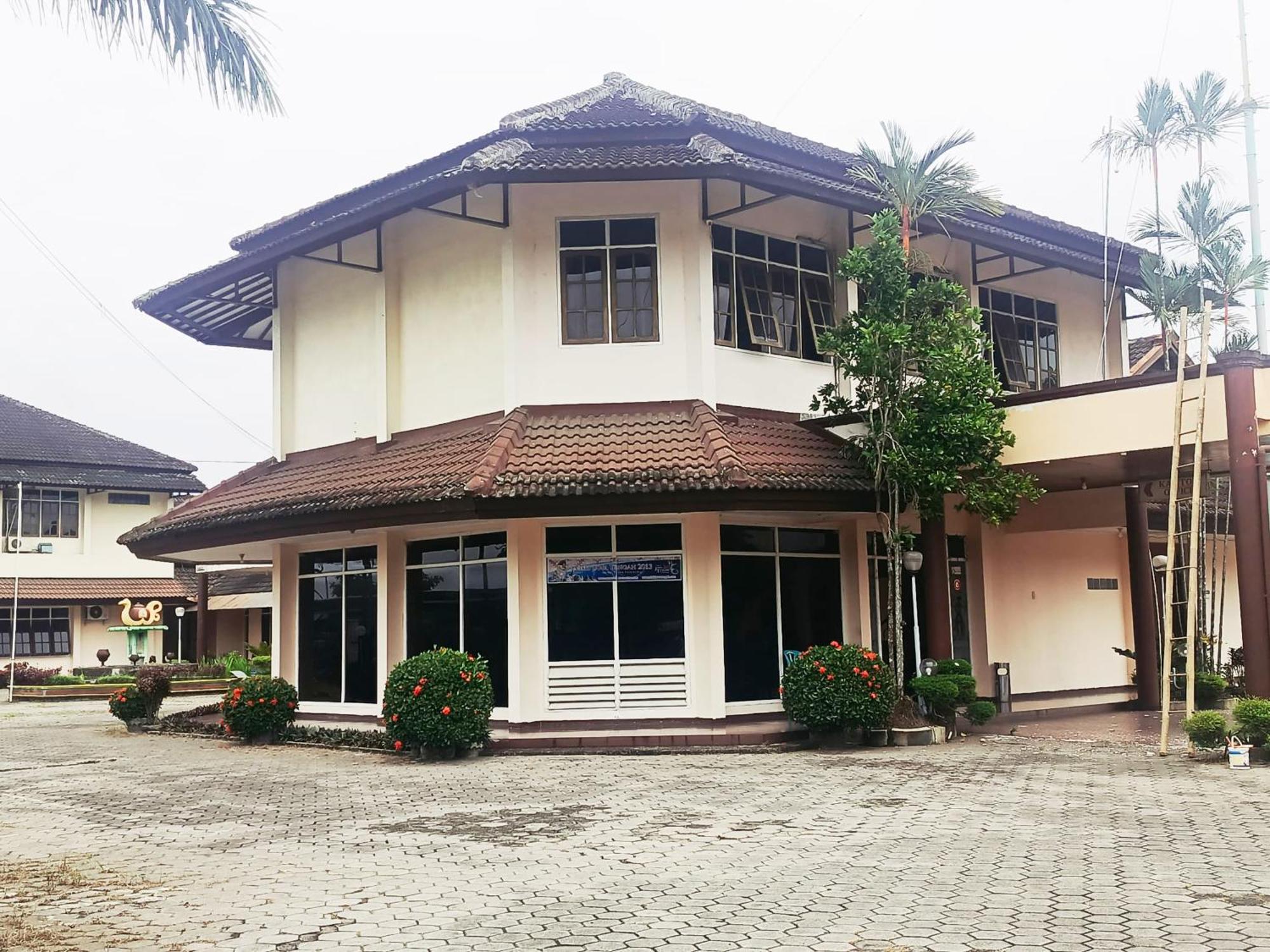Hotel Wijaya Purwokerto Exteriör bild
