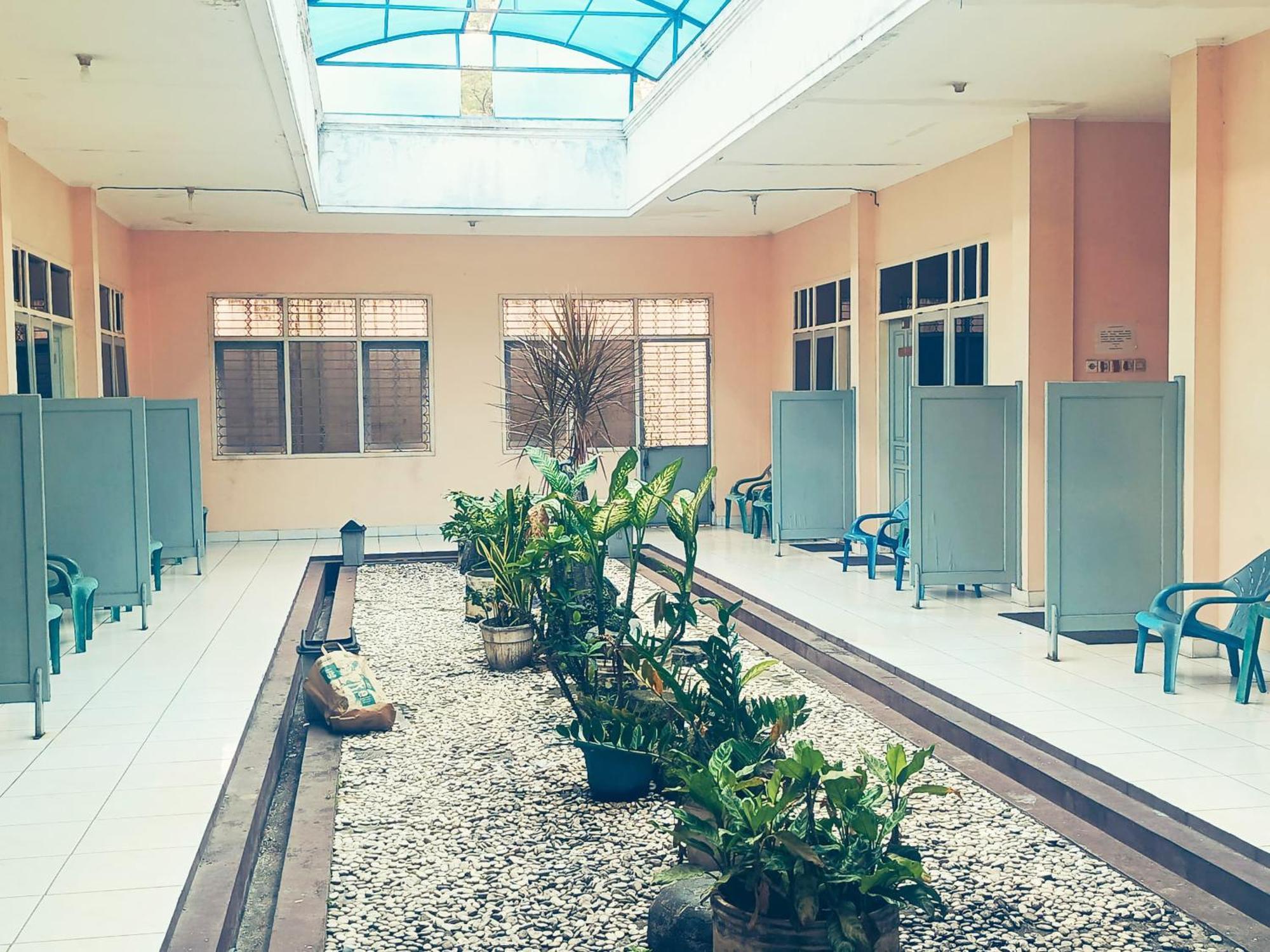 Hotel Wijaya Purwokerto Exteriör bild