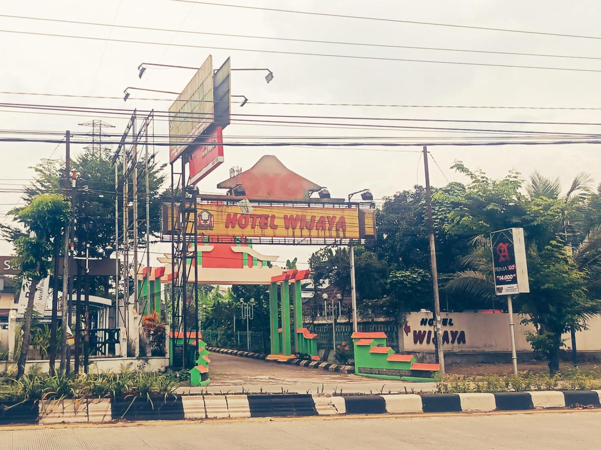 Hotel Wijaya Purwokerto Exteriör bild