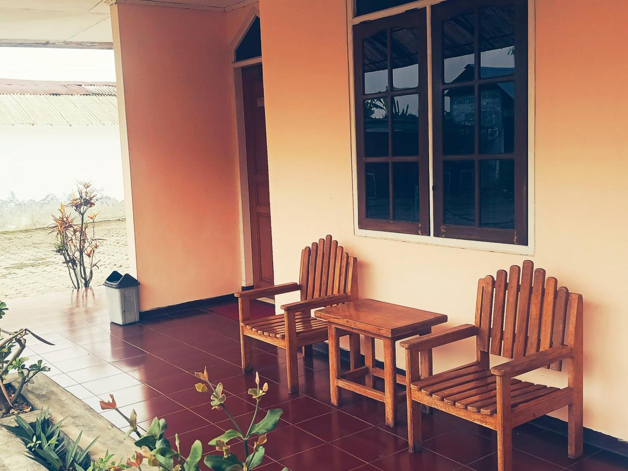 Hotel Wijaya Purwokerto Exteriör bild