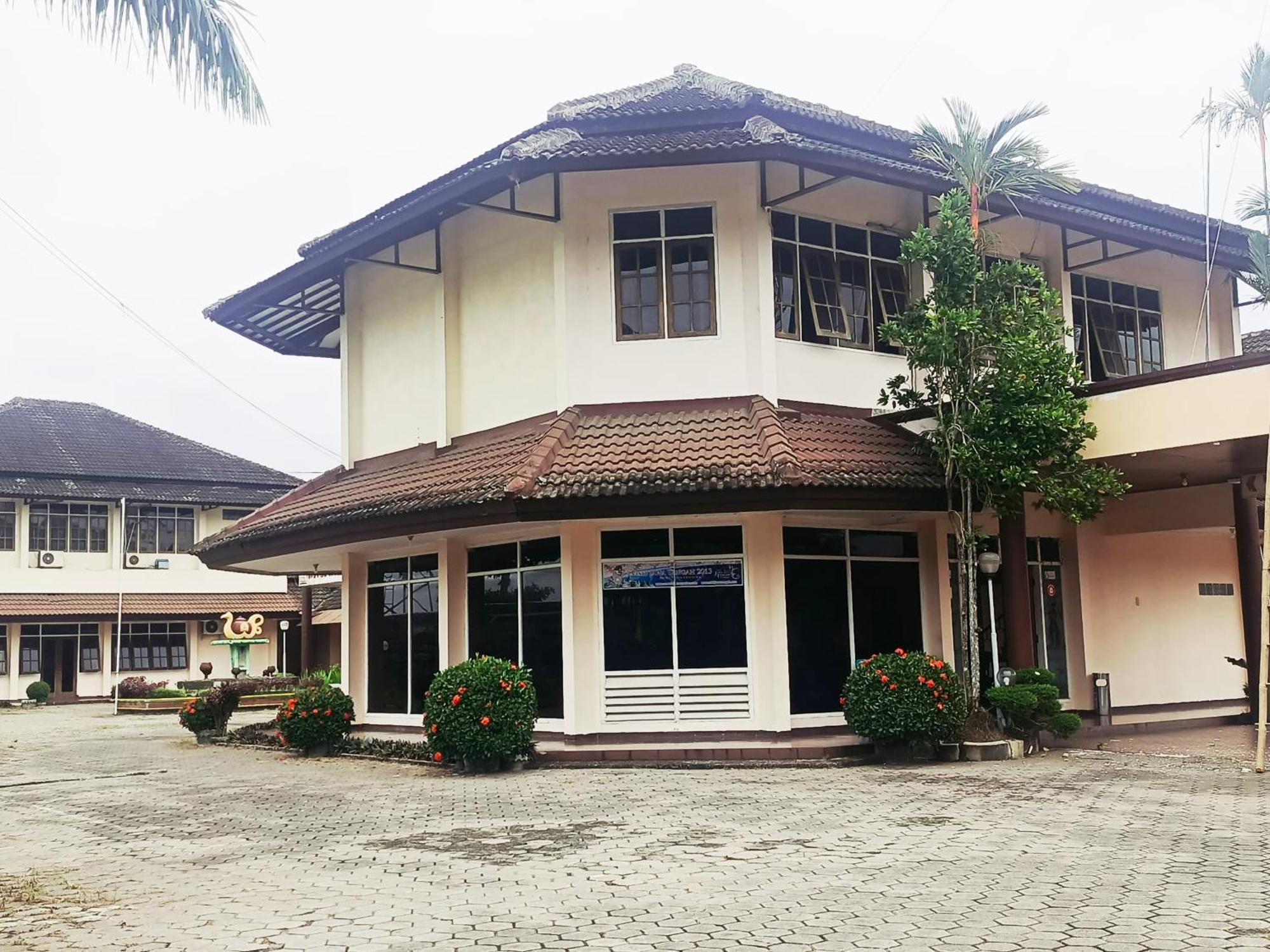 Hotel Wijaya Purwokerto Exteriör bild